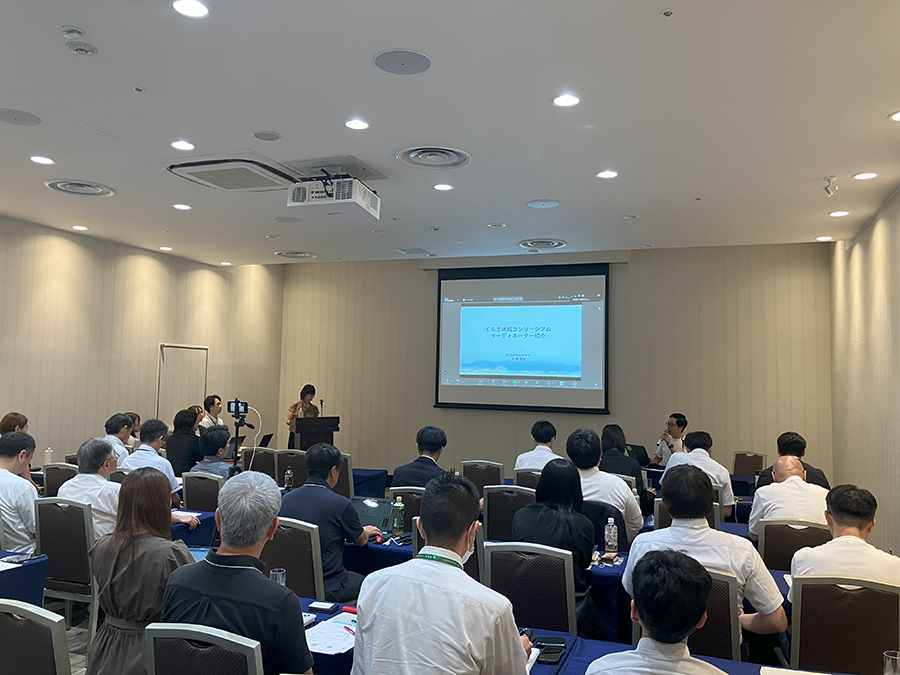 第1回研修会 熱心に聴講する参加者